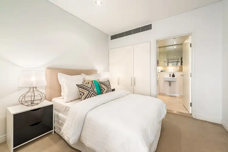 Third view of Homely apartment listing, 305/118 Alfred Street, Milsons Point NSW 2061