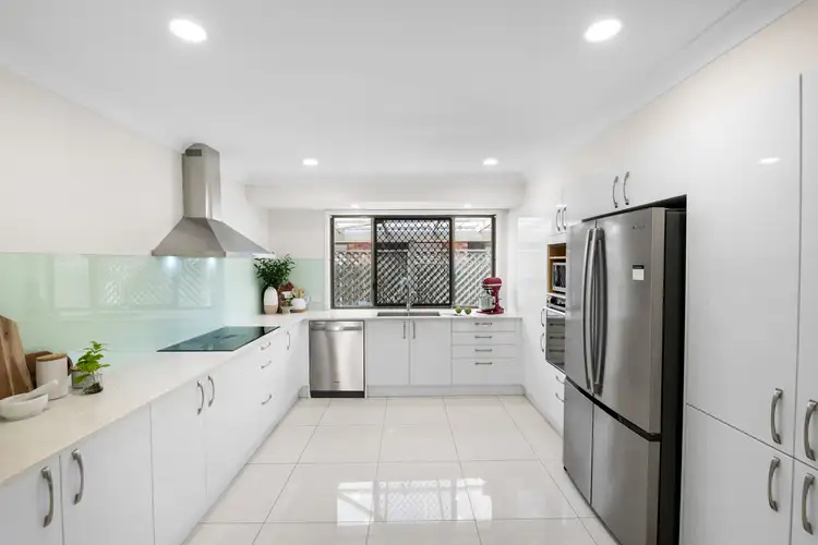 Sixth view of Homely house listing, 5 Nyleeta Court, Carindale QLD 4152