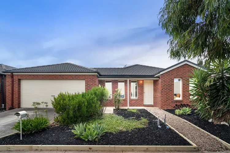 4 Weavers Street, Manor Lakes VIC 3024