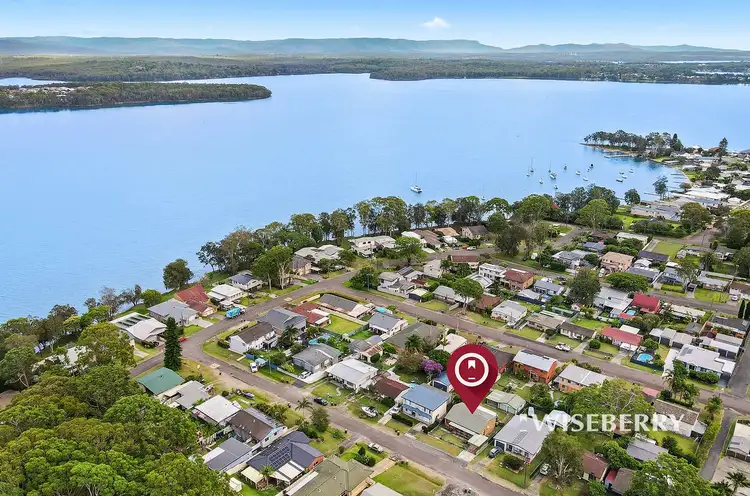 10 Greenway Avenue, Mannering Park NSW 2259