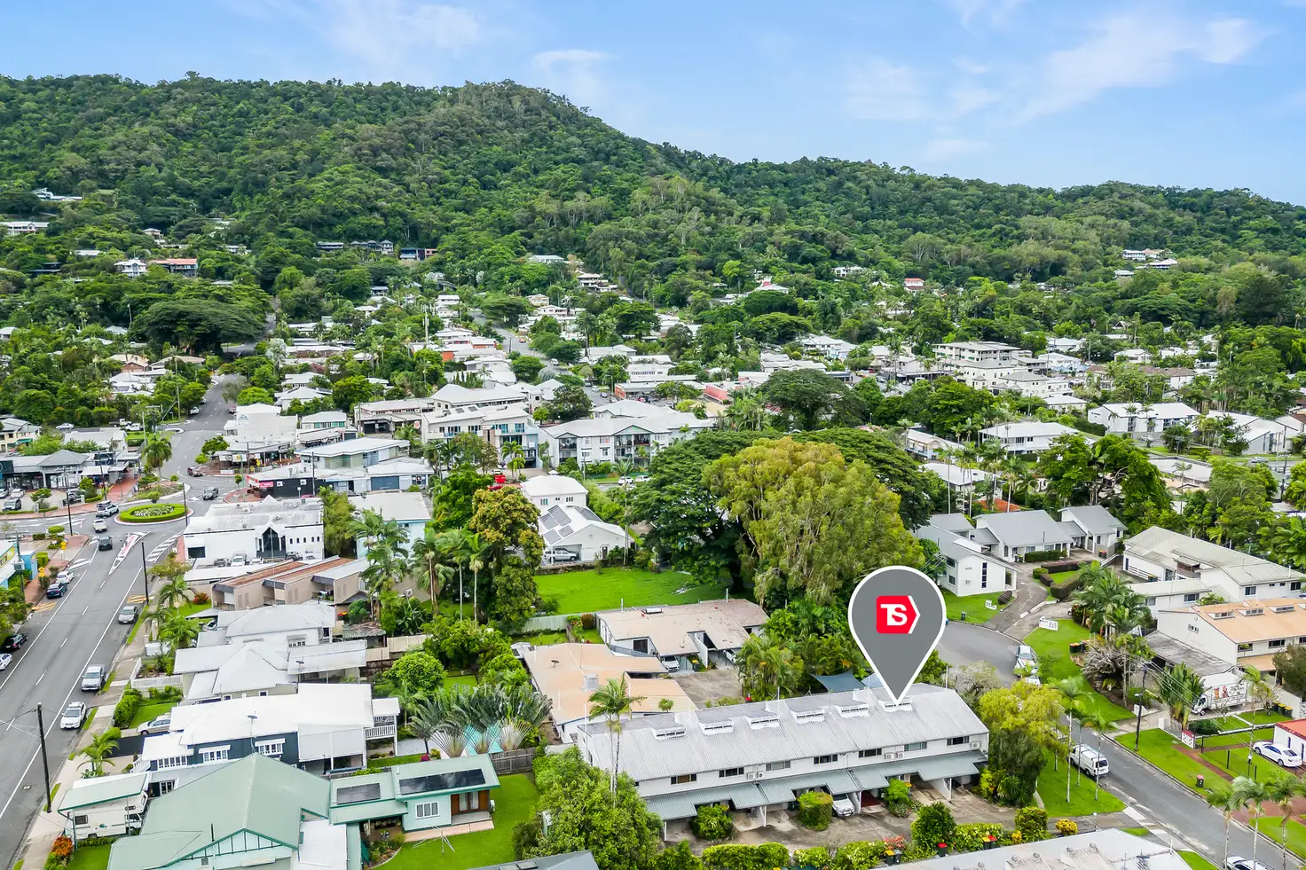 Main view of Homely unit listing, 2/10 Crathern Close, Edge Hill QLD 4870