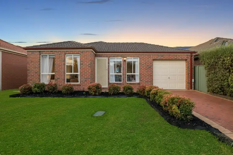 33 Kyneton Circuit, Caroline Springs VIC 3023