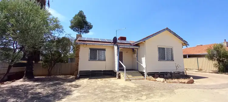 13 Woolgar Avenue, Merredin WA 6415