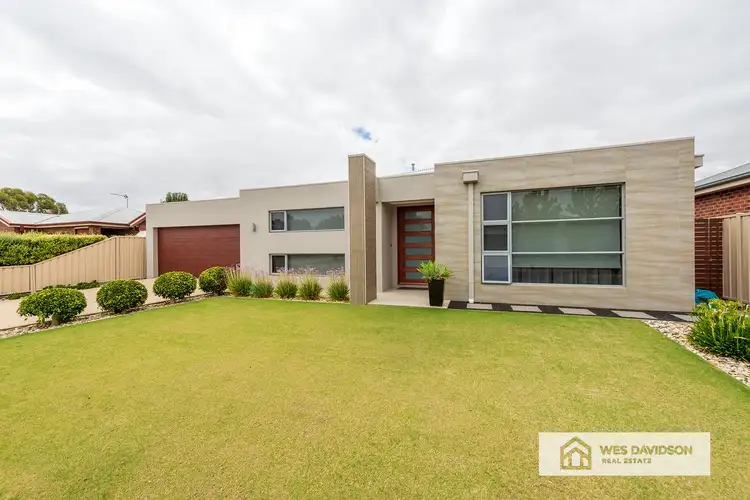 8 Coutts Street, Horsham VIC 3400
