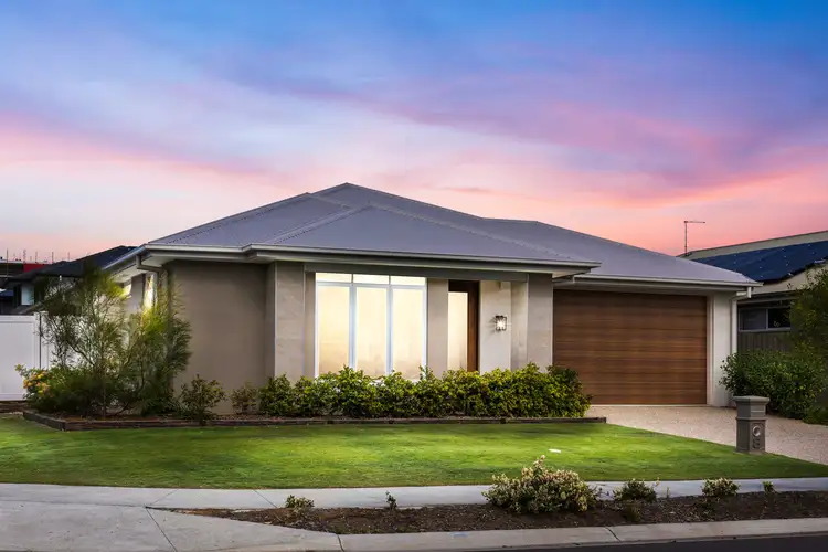 8 Cerulean Street, Newport QLD 4020