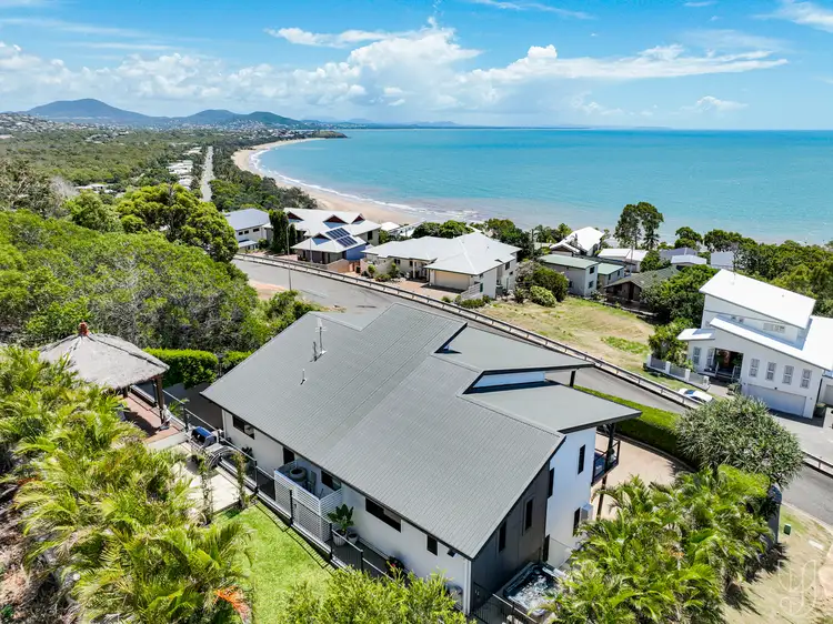33 Bayview Drive, Lammermoor QLD 4703