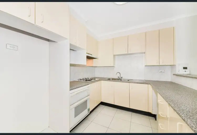 52/15A Herbert Street