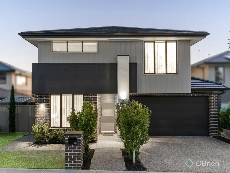 33 Barnett Avenue, Carrum Downs VIC 3201