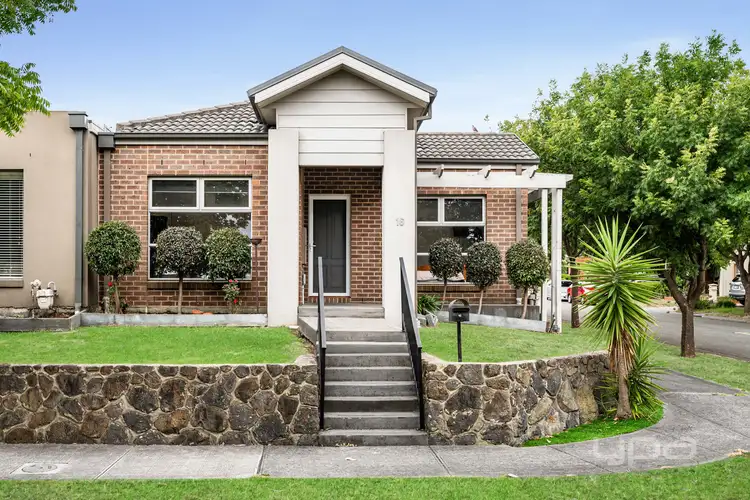 16 Hoxton Crescent, Craigieburn VIC 3064