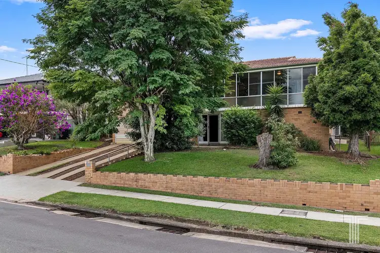 32 Tandanya Street, Mansfield QLD 4122
