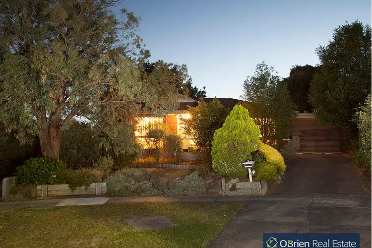 2 Fitzroy Court, Endeavour Hills VIC 3802