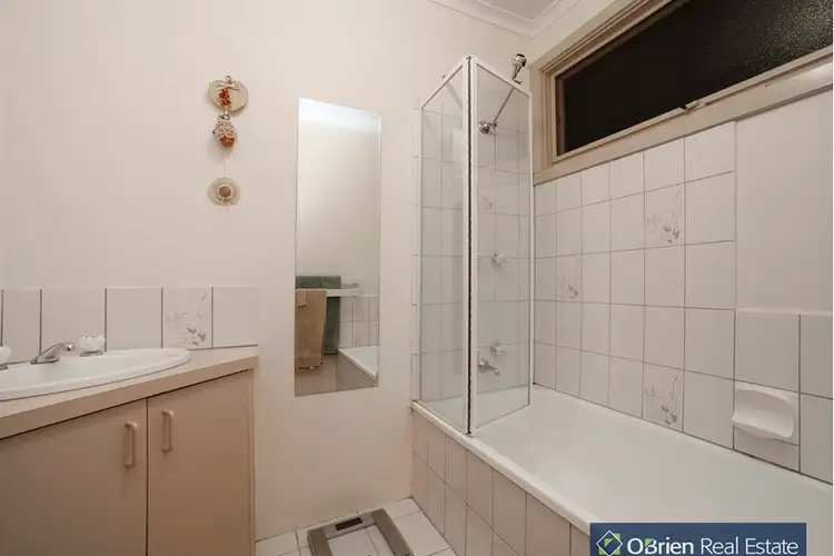 Fifth view of Homely house listing, 2 Fitzroy Court, Endeavour Hills VIC 3802