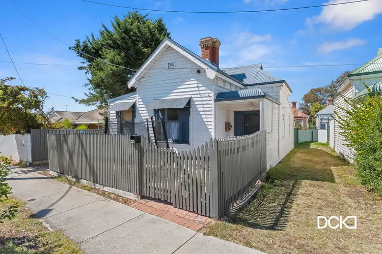 23 Gladstone Street, Quarry Hill VIC 3550