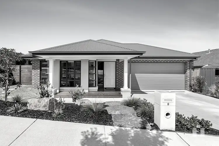 9 Guyra Way, Doreen VIC 3754