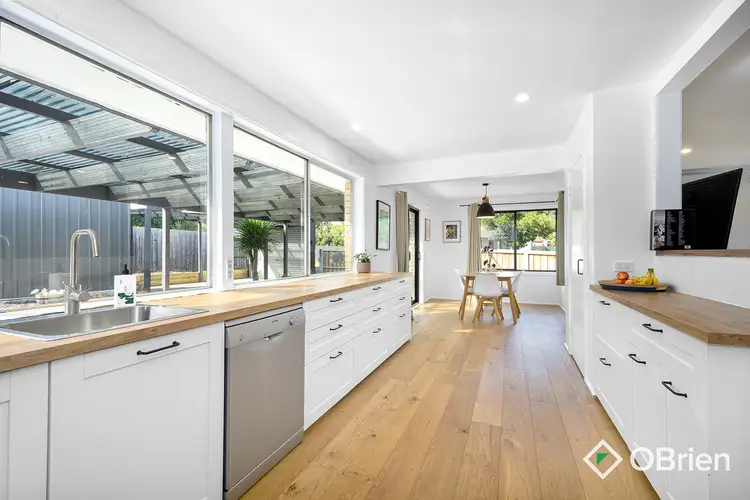 39 Bunarong Drive, Frankston VIC 3199