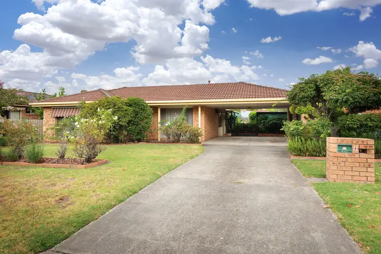 11 Benn Crescent, West Albury NSW 2640