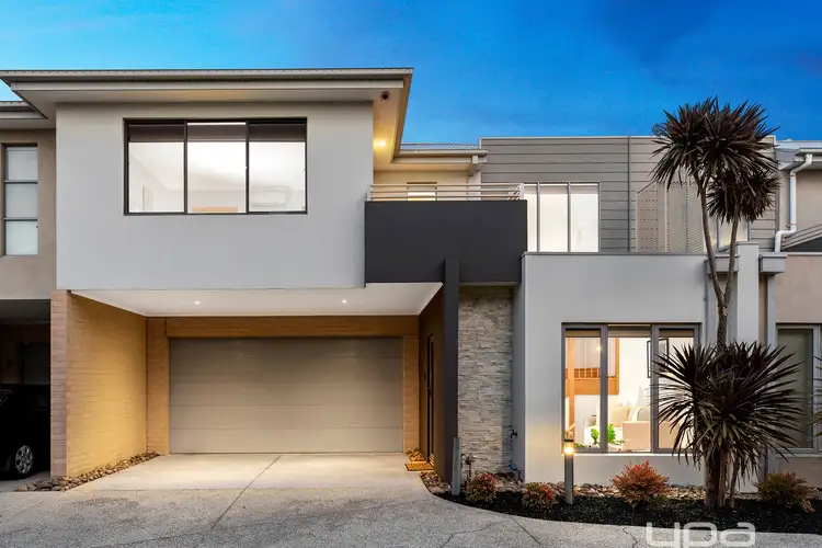 4/10-12 Kooyong Way, Caroline Springs VIC 3023