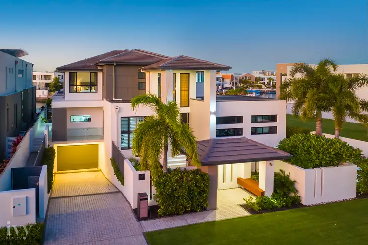 14 Royal Albert Crescent, Sovereign Islands QLD 4216