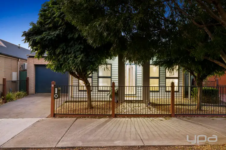 8 Dahlia Drive, Caroline Springs VIC 3023