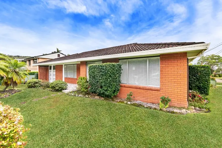 Second view of Homely house listing, 39 Sunshine Drive, Point Clare NSW 2250