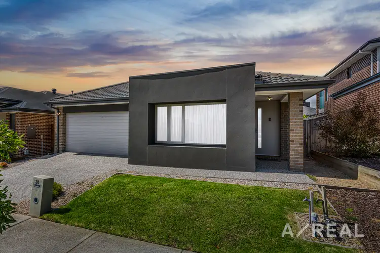 28 Shanahans Drive, Cranbourne North VIC 3977
