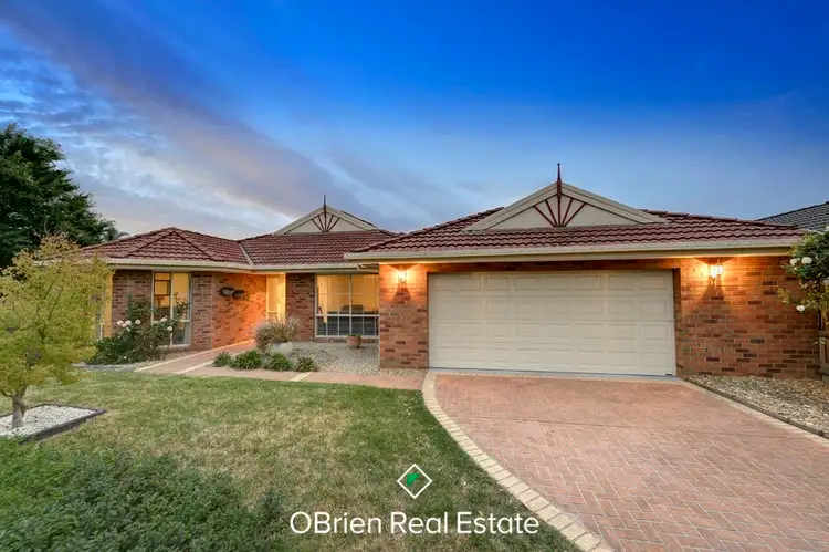 39 May Gibbs Crescent, Lynbrook VIC 3975