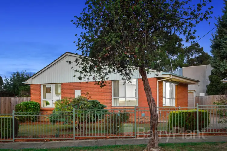 8 Cumberland Avenue, Bayswater VIC 3153