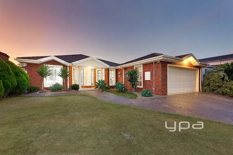 33 Cambridge Crescent, Roxburgh Park VIC 3064