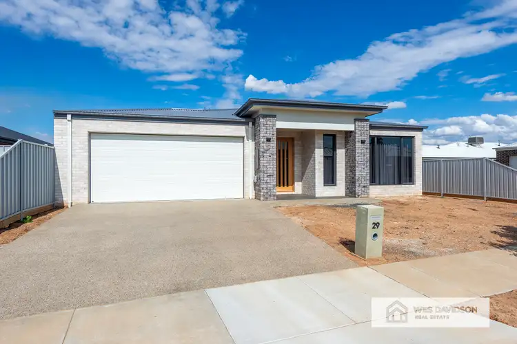 29 Dellar Crescent, Horsham VIC 3400