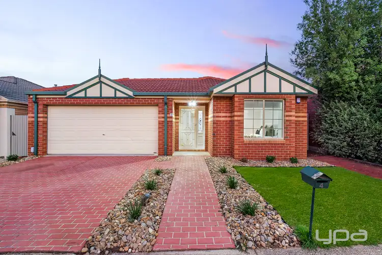 4 Lake Eyre Place, Caroline Springs VIC 3023
