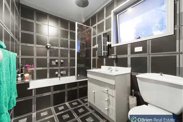 Sixth view of Homely house listing, 4 Melina Court, Endeavour Hills VIC 3802