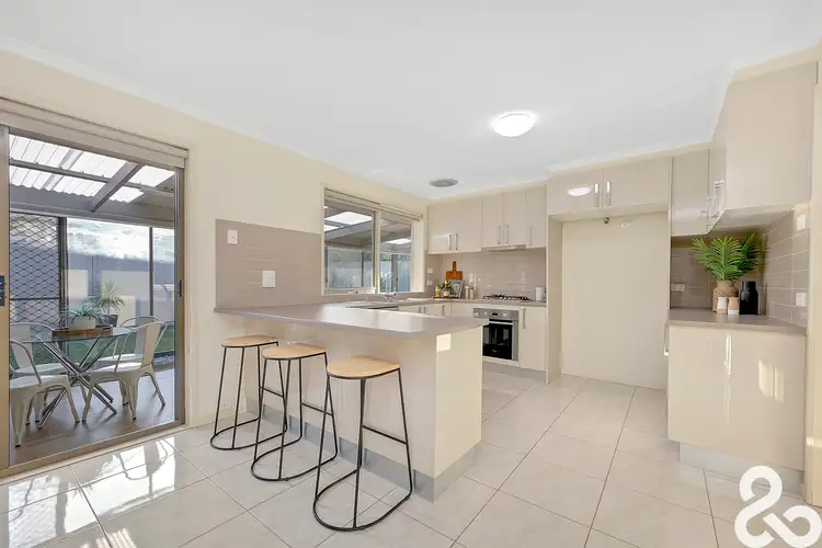 Third view of Homely house listing, 5 Silverthorn Court, Mill Park VIC 3082