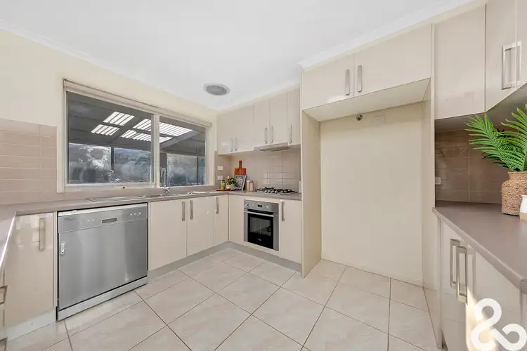 Fourth view of Homely house listing, 5 Silverthorn Court, Mill Park VIC 3082