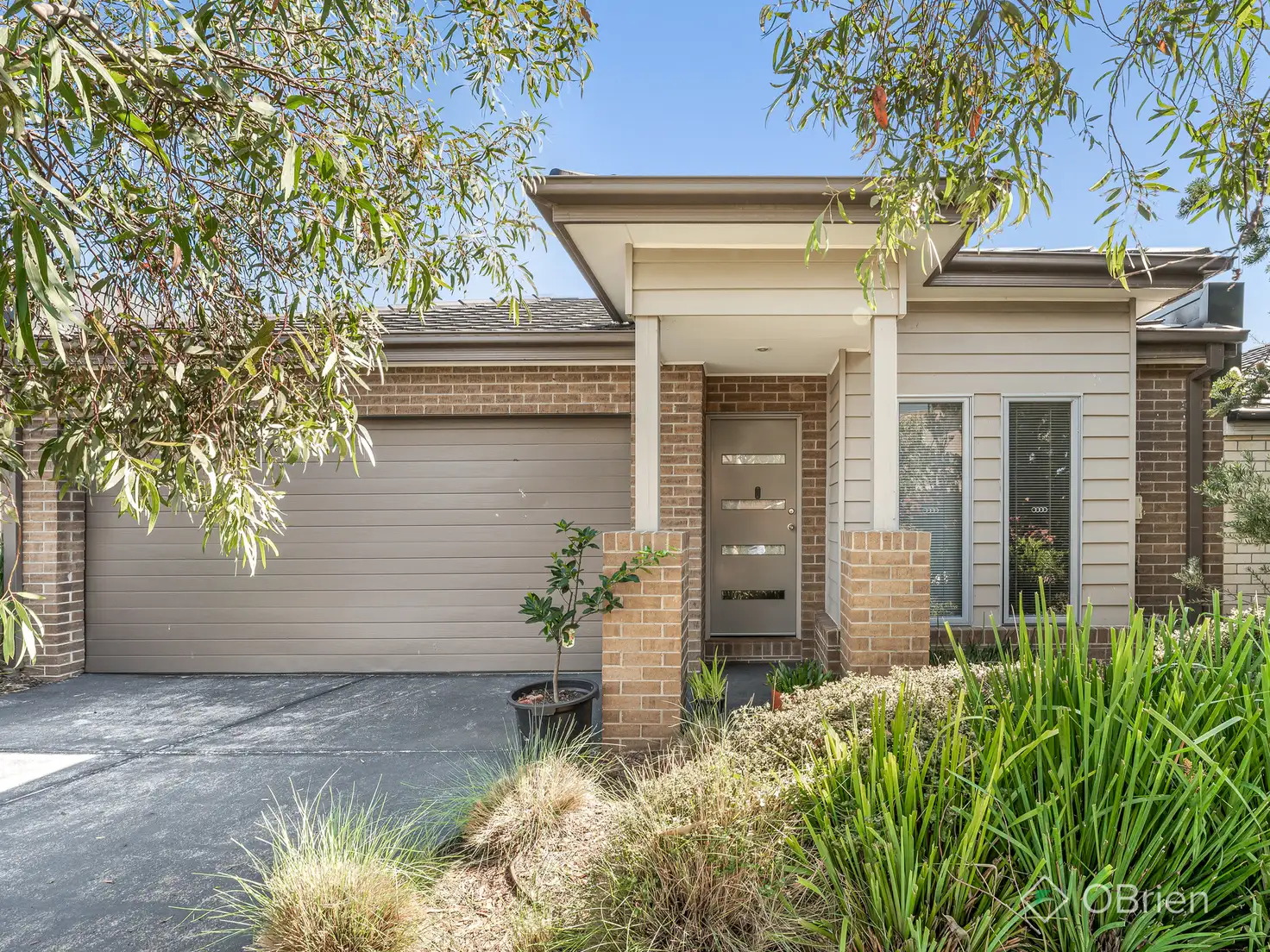 Main view of Homely unit listing, 10 Denistoun Crescent, Cranbourne VIC 3977