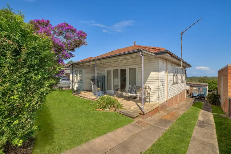 200 Wommara Avenue, Belmont North NSW 2280