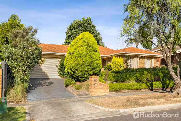 2 Moor Park Crescent, Doncaster East VIC 3109
