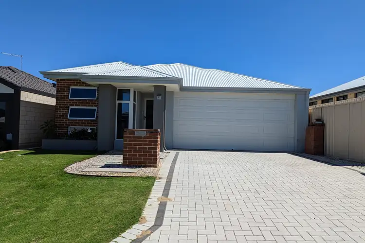 8 Sicily Pass, Hocking WA 6065