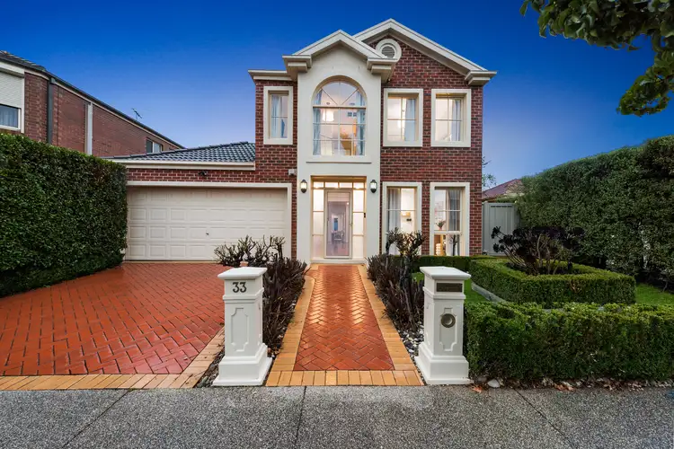 33 Victoria Way, Caroline Springs VIC 3023