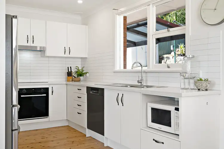 10 Yanagang Street, Waterfall NSW 2233