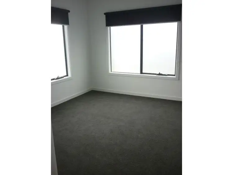 Fifth view of Homely house listing, 3 Mikaelian Close, Mooroolbark VIC 3138