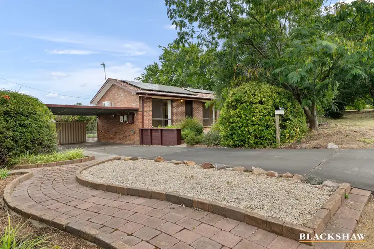 2 Farrelly Close, Oxley ACT 2903