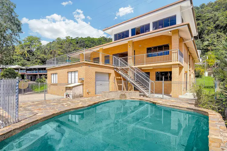 1 Julian Close, Mooroobool QLD 4870