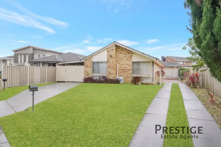 25 - 25A Yeronga Close, St Johns Park NSW 2176