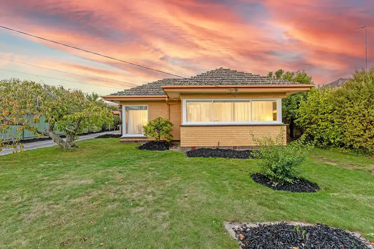 8 Freeman Street, Wendouree VIC 3355