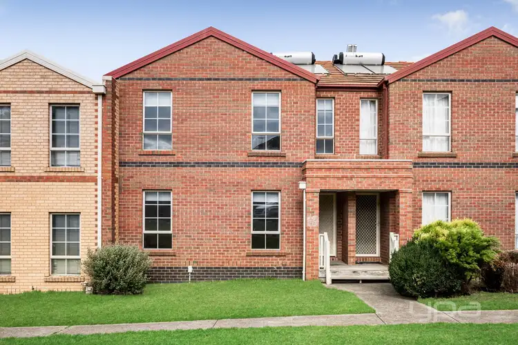 18/67 Ravenhill Boulevard, Roxburgh Park VIC 3064