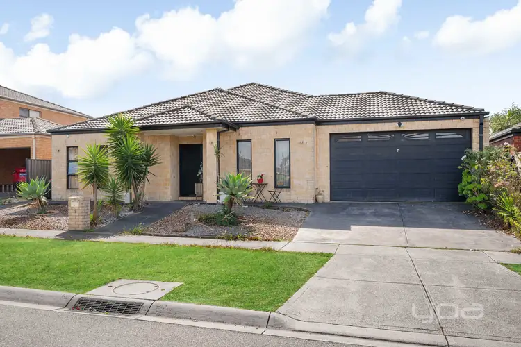7 Coronet Avenue, Roxburgh Park VIC 3064