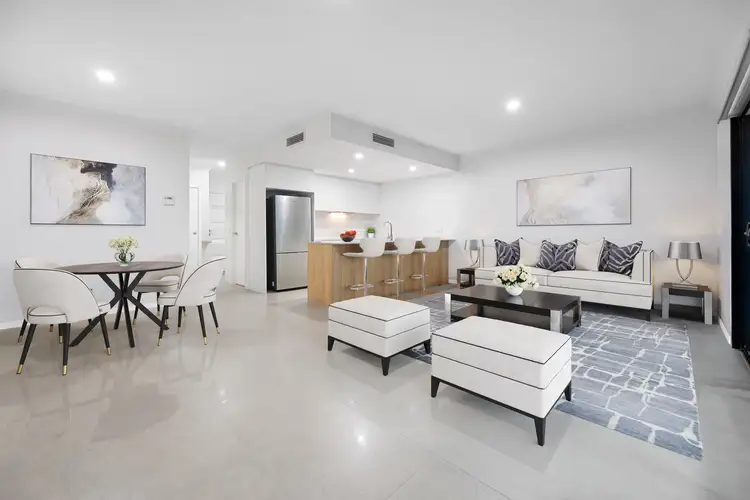 2/35 Sickle Avenue, Hope Island QLD 4212