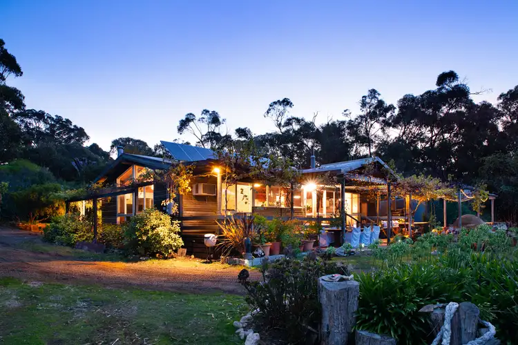 16 McCarthy Street, Elphinstone VIC 3448