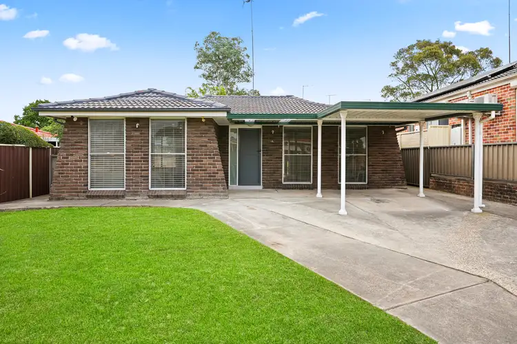 11 Kasie Place, St Clair NSW 2759