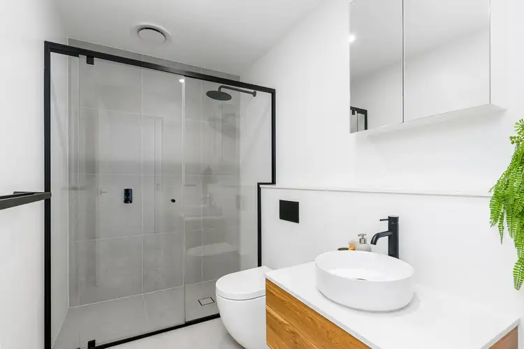 Sixth view of Homely unit listing, 4/15 Dutton Street, Coolangatta QLD 4225
